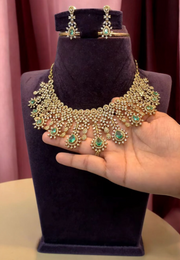 Beautiful short necklace with green stone